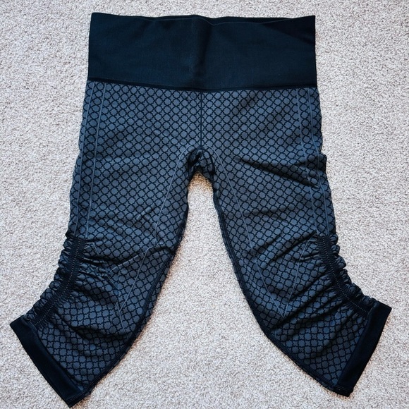 lululemon athletica Pants - Women's Lululemon In The Flow Cropped 2 Yoga Leggings Dark Grey Coal Size 6